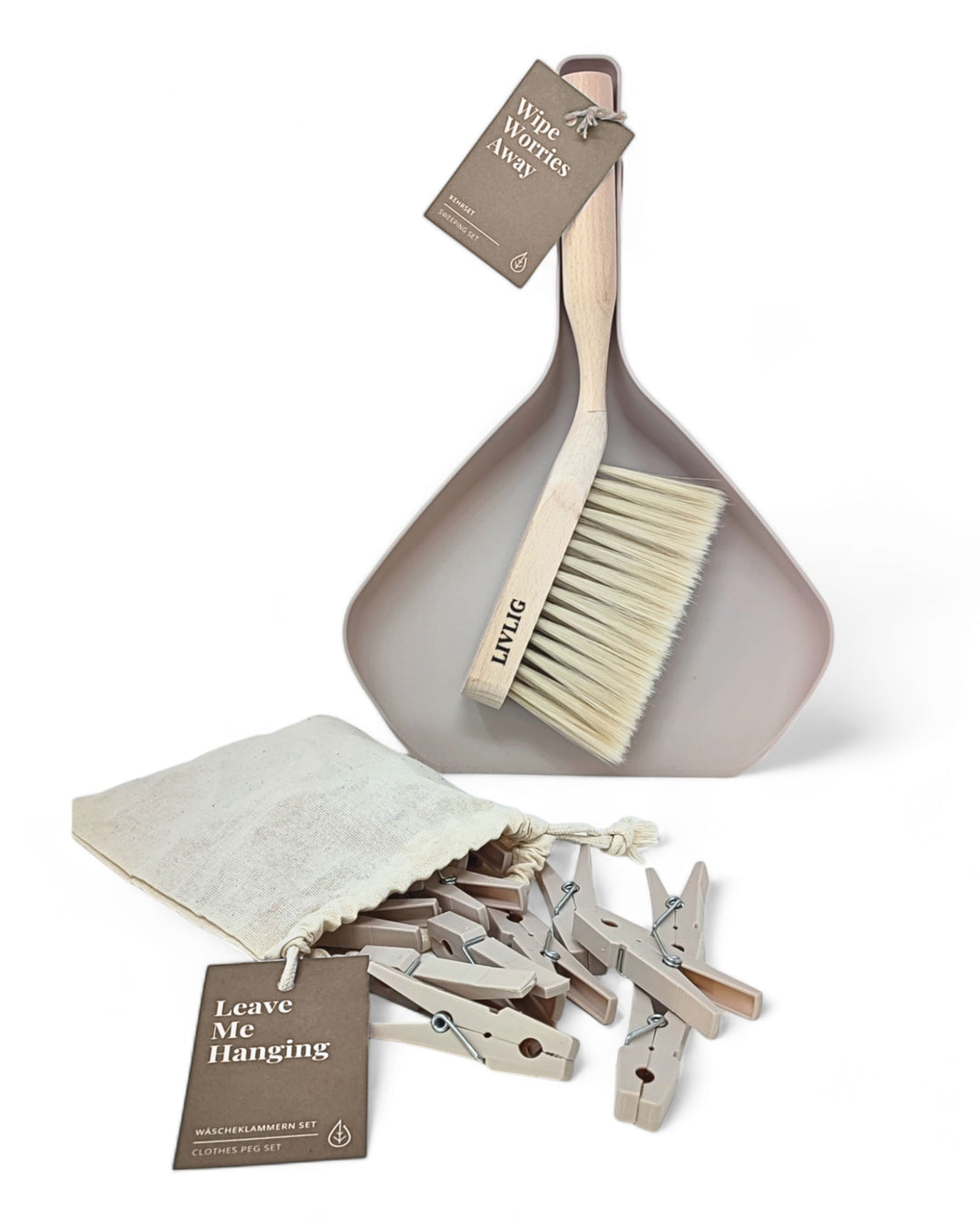 Sweeping and laundry pegs set