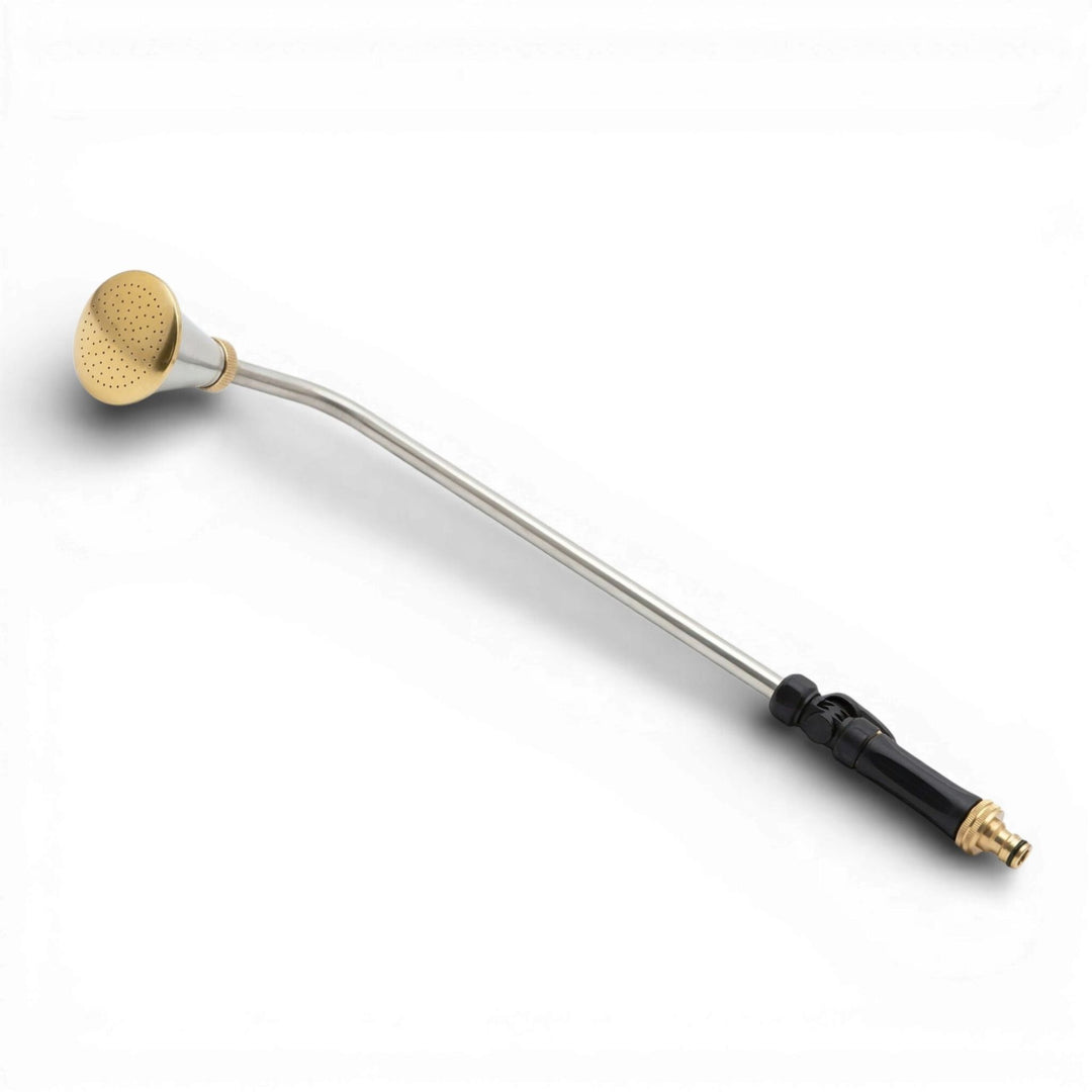 Gießstab aus Metall von LIVLIG mit goldenem Kopf und schwarzem Griff, auf weißem Hintergrund.