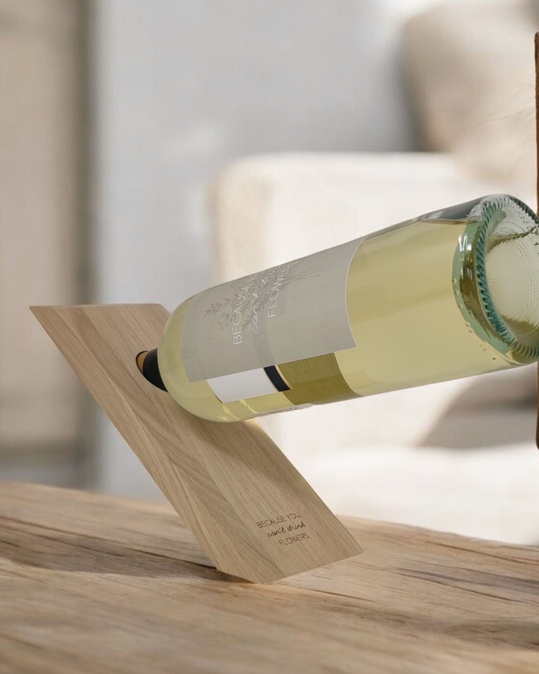 Wine bottle holder with bottle label