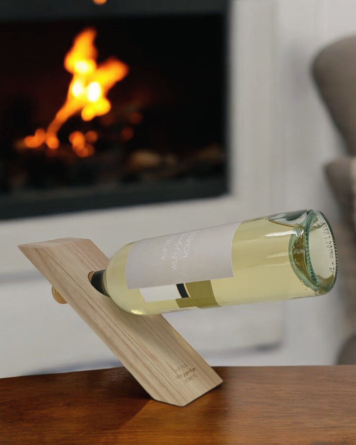 Wine bottle holder with bottle label