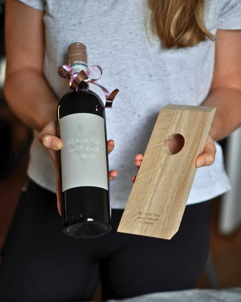 LIVLIG, Weinflaschenhalter mit Flaschenetikett, flaschenhalter, Can´t drink Flowers