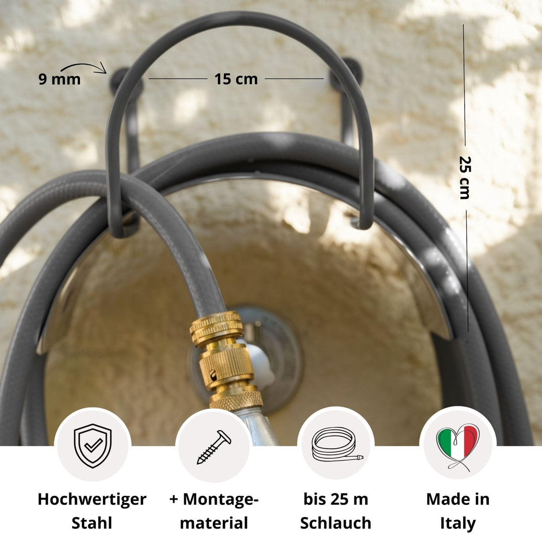 Anthrazitfarbenes Gartenschlauch-Set mit Wandhalterung Authentic von LIVLIG, inklusive Montagematerial und Schlauch bis 25 m.