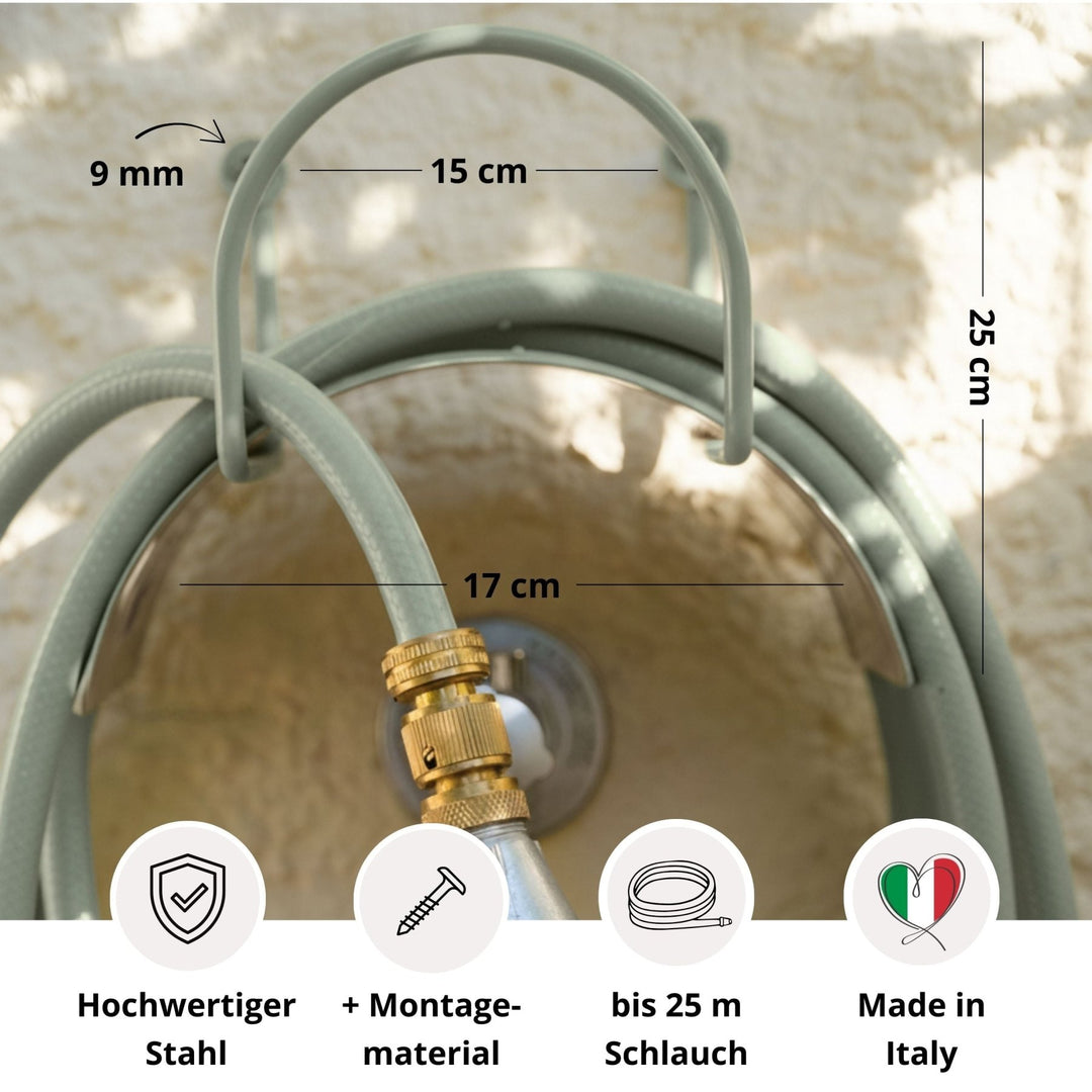 Grünes Gartenschlauchset mit Wandhalterung von LIVLIG, inklusive Montagematerial und Schlauch mit goldenem Anschluss.