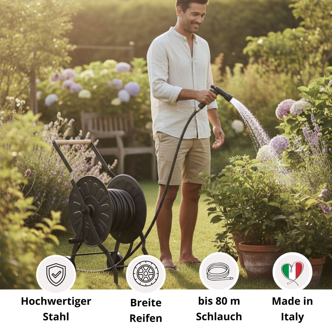 Anthrazitfarbenes Schlauchwagen-Komplettset Authentic von LIVLIG, mit breiten Reifen und Stahlrahmen, im Garten mit Mann beim Blumengießen.